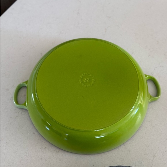 Le Creuset Round Lime Green Cast Iron Dutch Oven - Picture 4 of 5